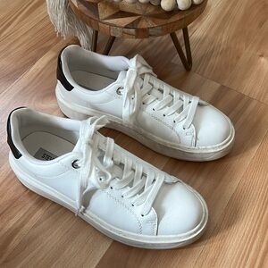 Steve Madden Charlie leather white sneakers size 7.5